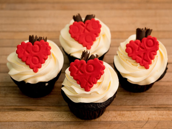 4 Valentine's Day Cupcakes - Chocolate Curl